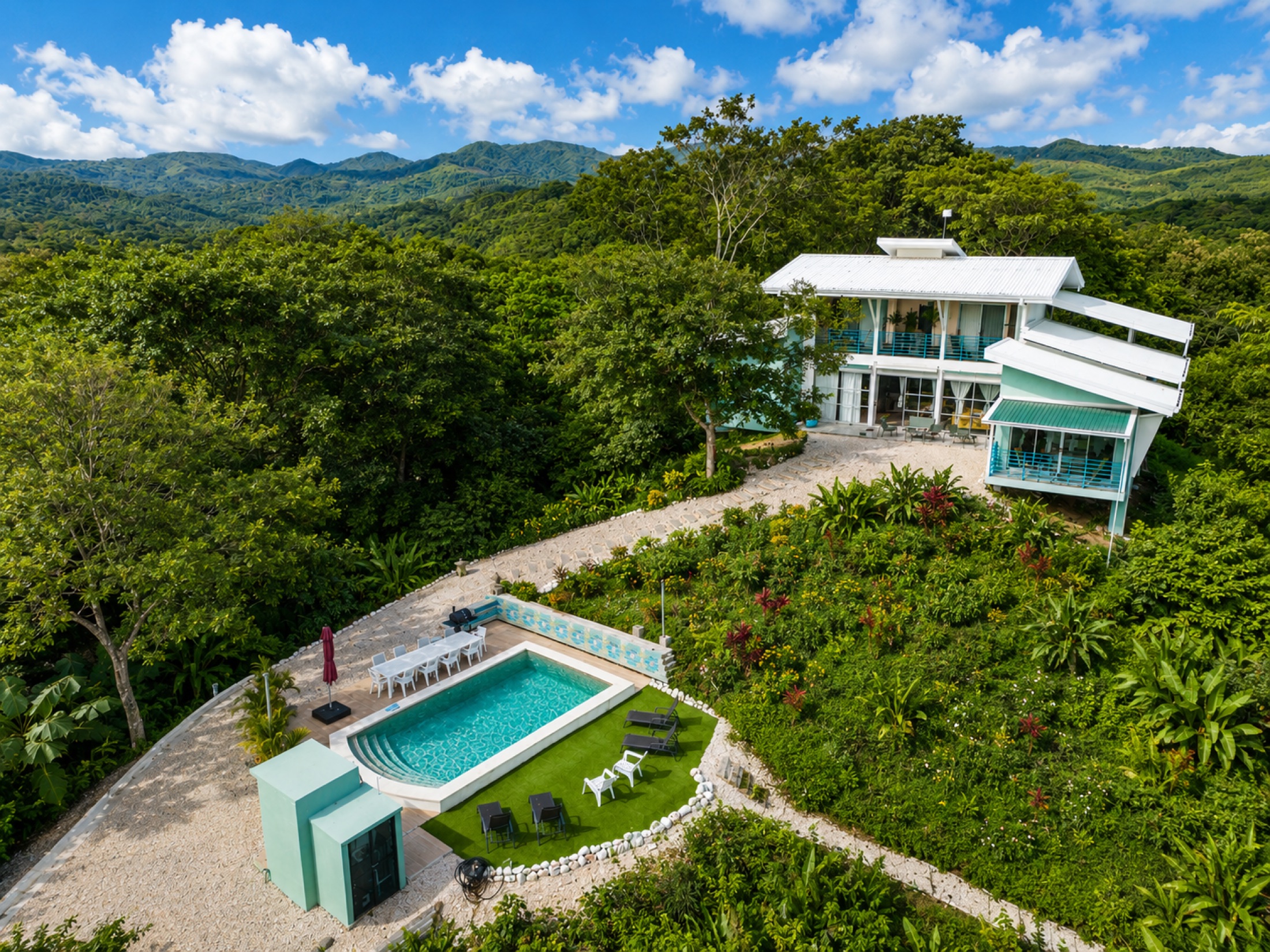 Casa Nube, a hilltop villa above Sámara